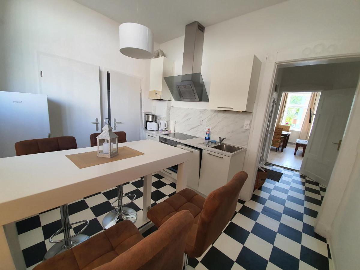 Husum Zentrum Bis 5 Personen Екстериор снимка